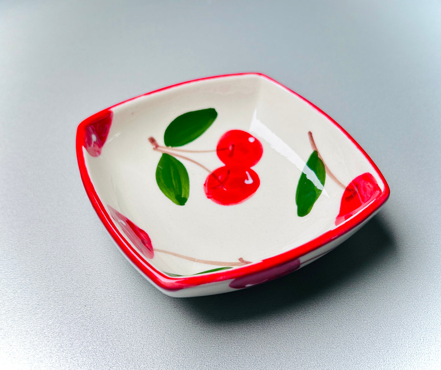 Snackschale quadratisch "Früchtchen" – rote Kirschen" (Länge: 11 cm Breite: 11 cm Höhe: 3 cm)
