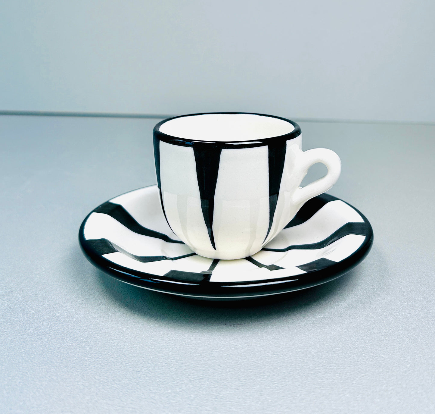 Espresso Tasse mit Untertasse "Schwarz & Weiß" (Tasse Ø: 6,5 cm Ø Untertasse: 12 cm)
