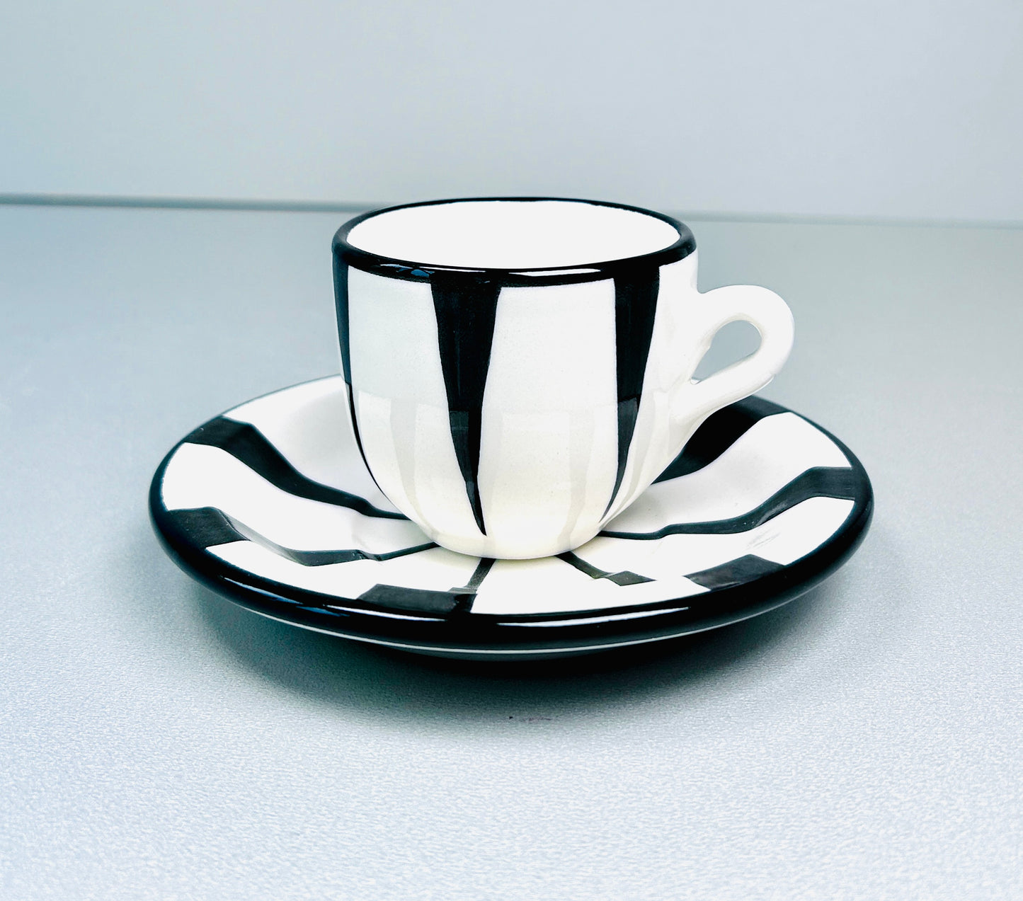 Espresso Tasse mit Untertasse "Schwarz & Weiß" (Tasse Ø: 6,5 cm Ø Untertasse: 12 cm)