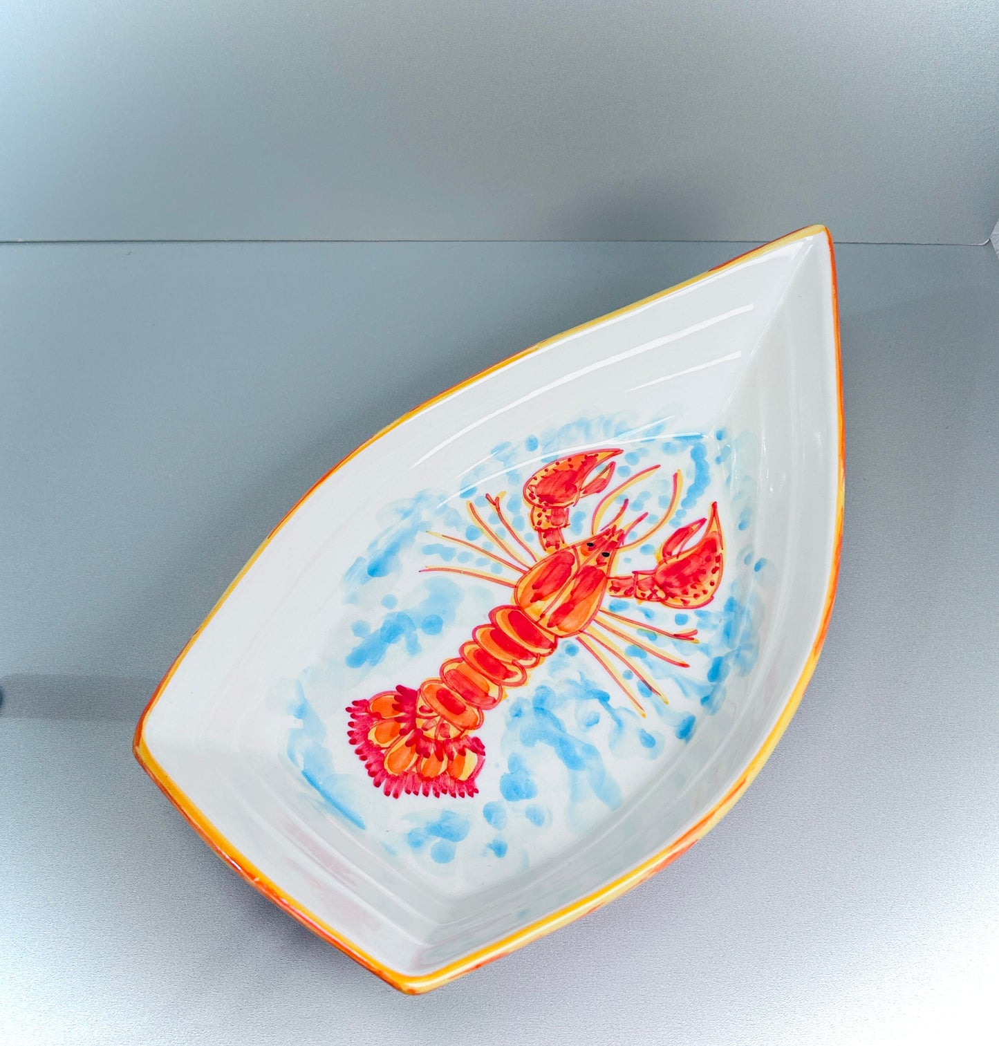 Schale in Bootsform "Fred der Hummer", außen orange (Länge: 34 cm Breite: 19 cm Höhe: max. 9 cm)