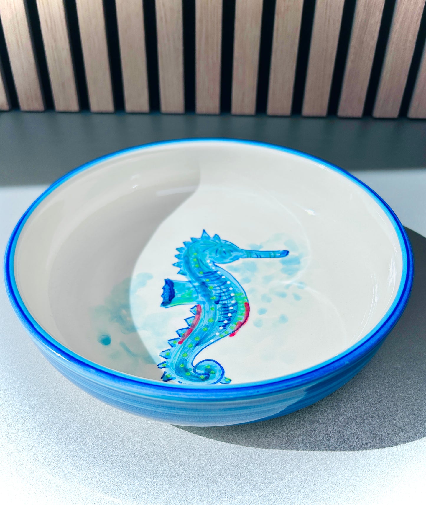 Schale "Seepferdchen Mike", außen blau (Ø 23 cm Höhe: 6 cm)