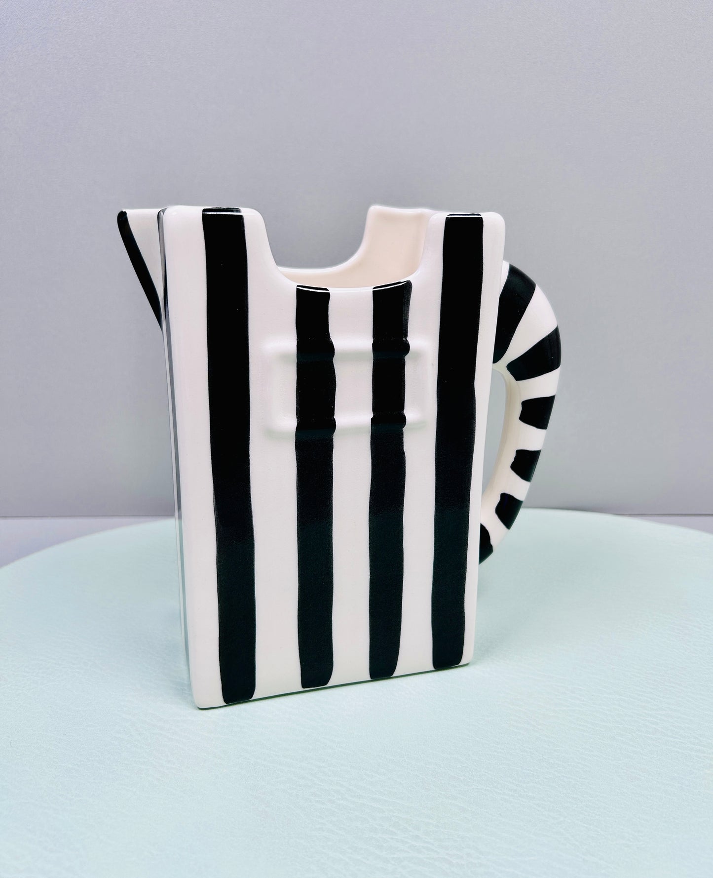 Karaffe "Schwarz & Weiß" (Höhe: 18 cm x Breite: 16 cm)