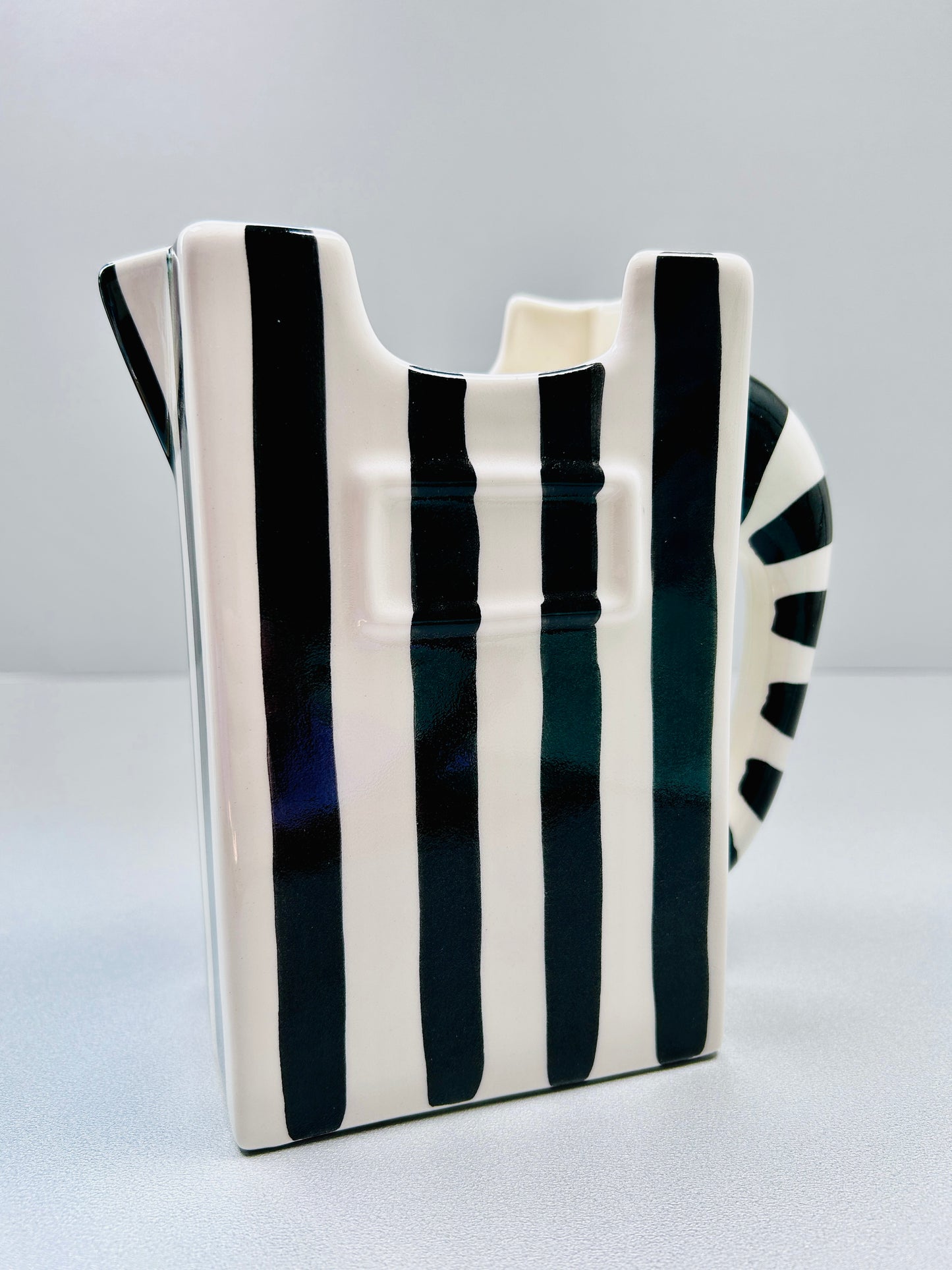 Karaffe "Schwarz & Weiß" (Höhe: 18 cm x Breite: 16 cm)
