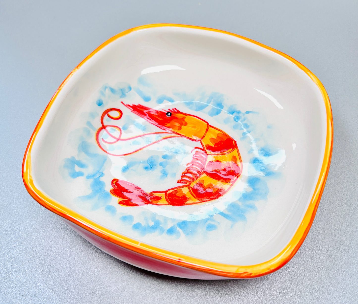 Teller tief/Schale runde Ecken "Carlos die kleine Garnele", außen orange (Länge 21 cm Breite: 21 cm Höhe: 7 cm)