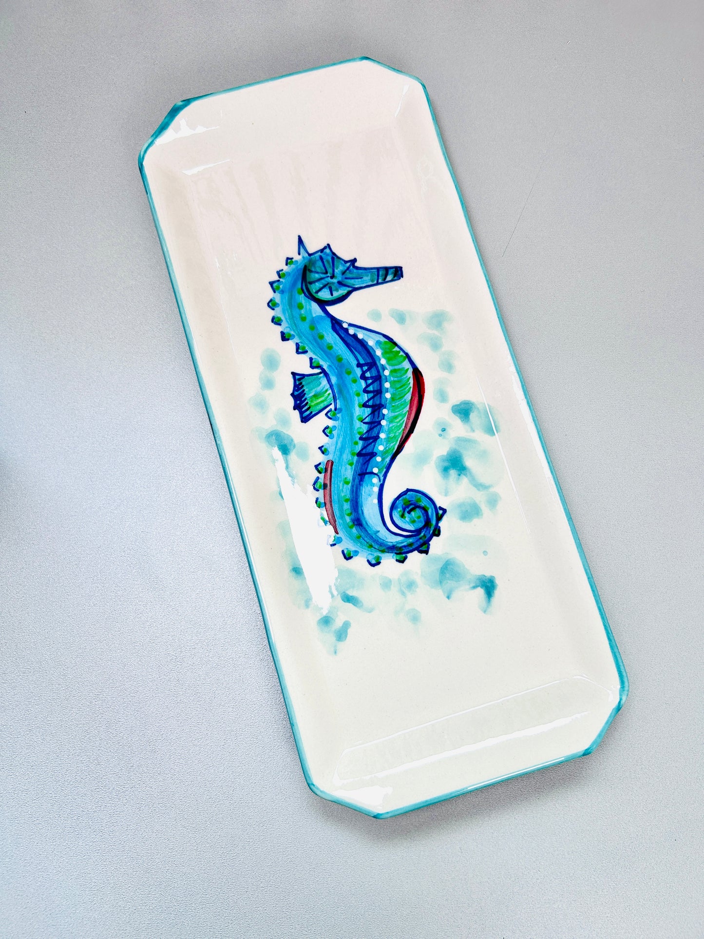 Servierplatte eckig / länglicher Teller "Seepferdchen Mike", Rand türkis (36 cm x 16cm)