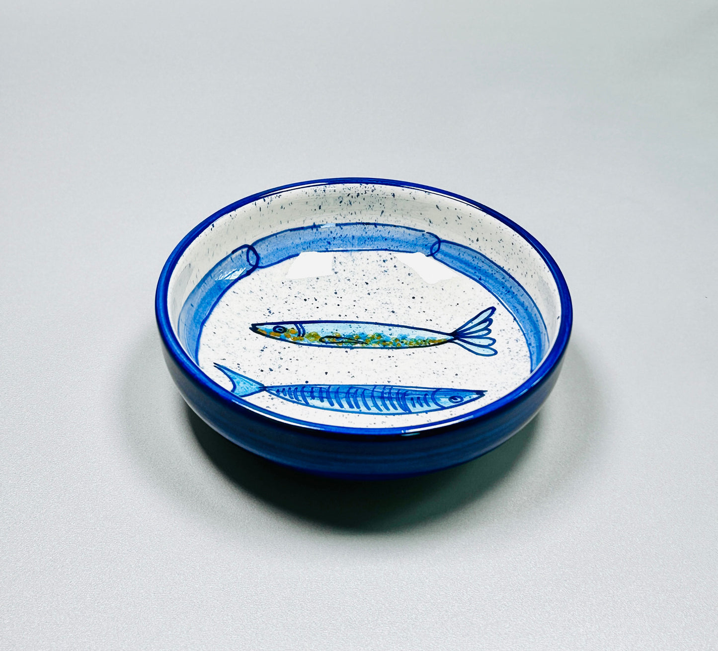 Schale "Sardinen" außen blau, (Ø 18 cm Höhe: 5,5 cm )