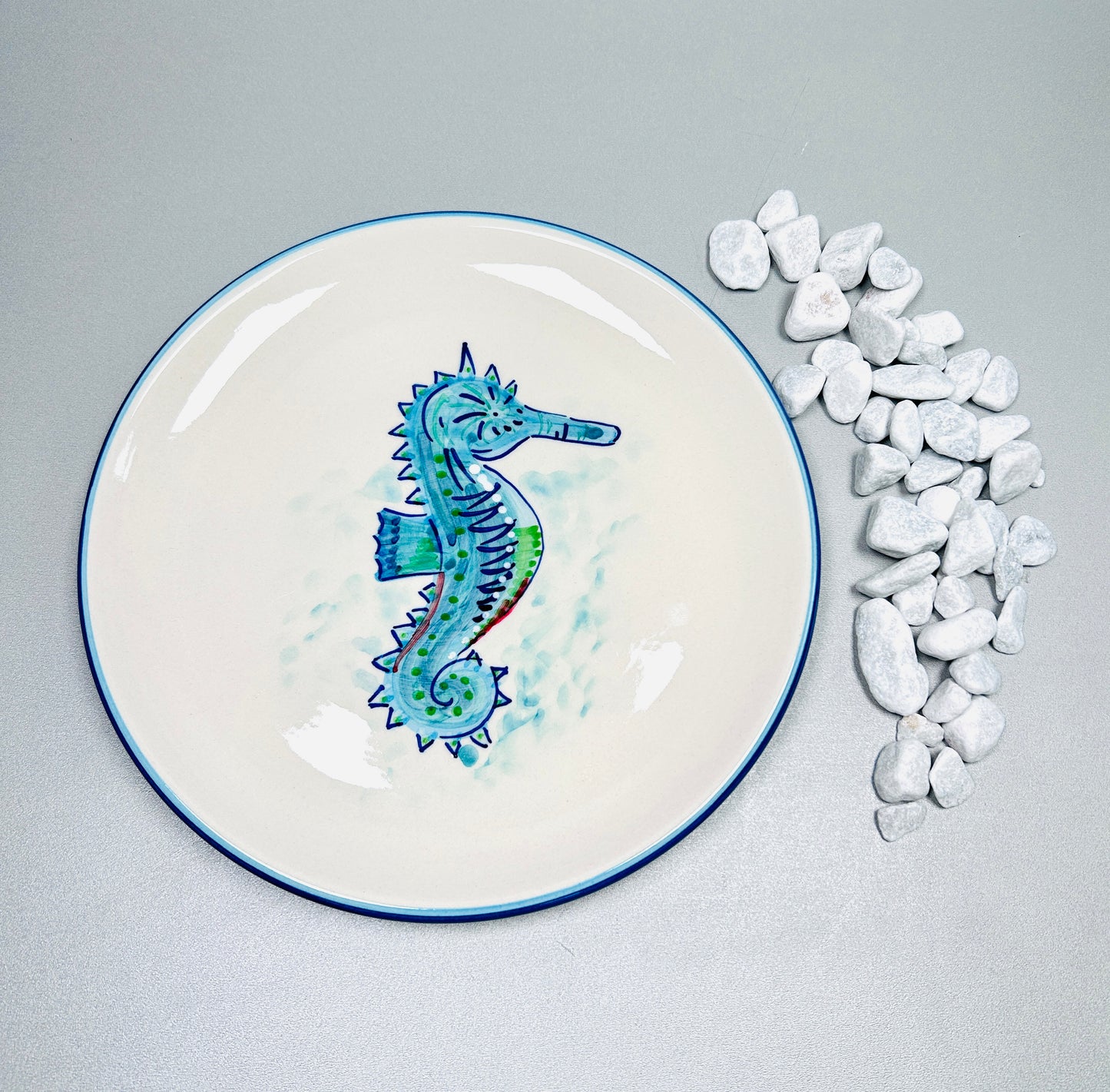 Teller flach, "Seepferdchen Mike", Rand in blau (Ø 26 cm)