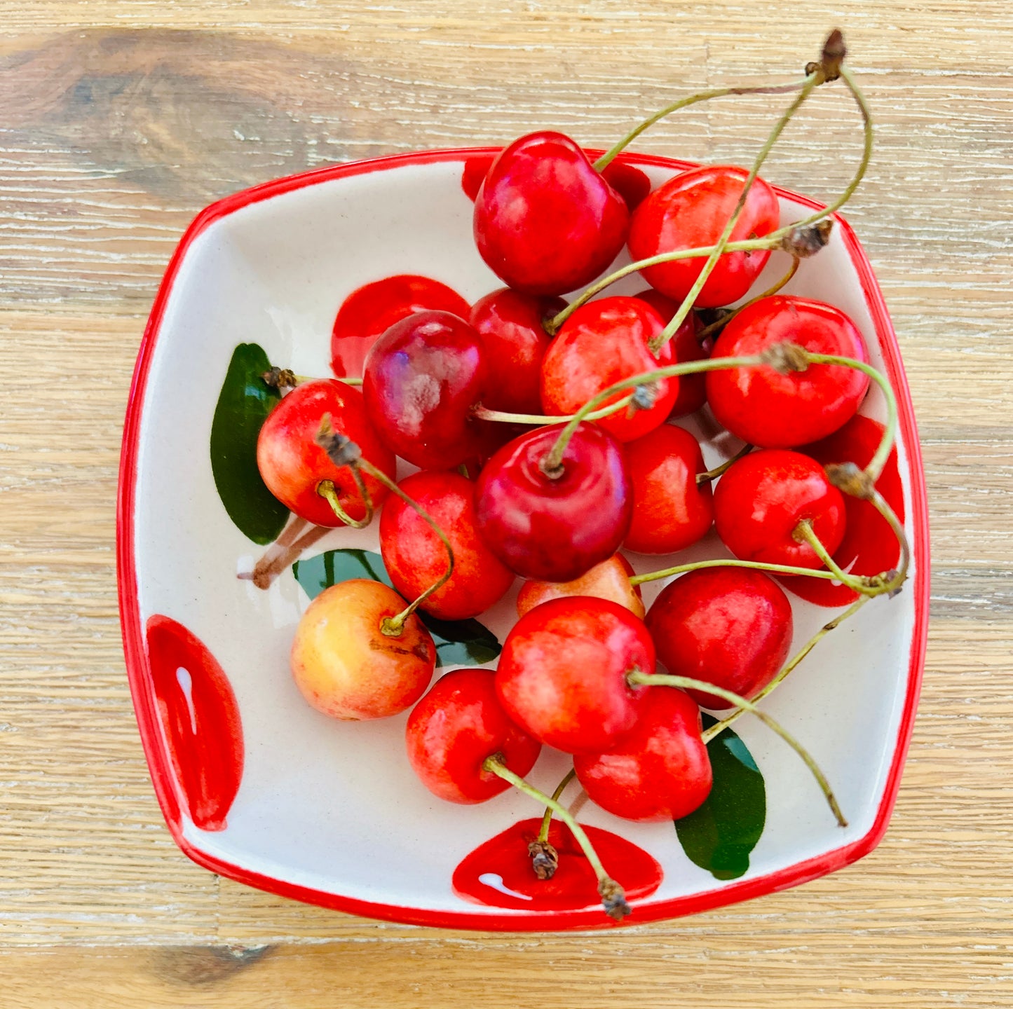 Snackschale quadratisch "Früchtchen" –  rote Kirschen" (Länge: 11 cm Breite: 11 cm Höhe: 3 cm)