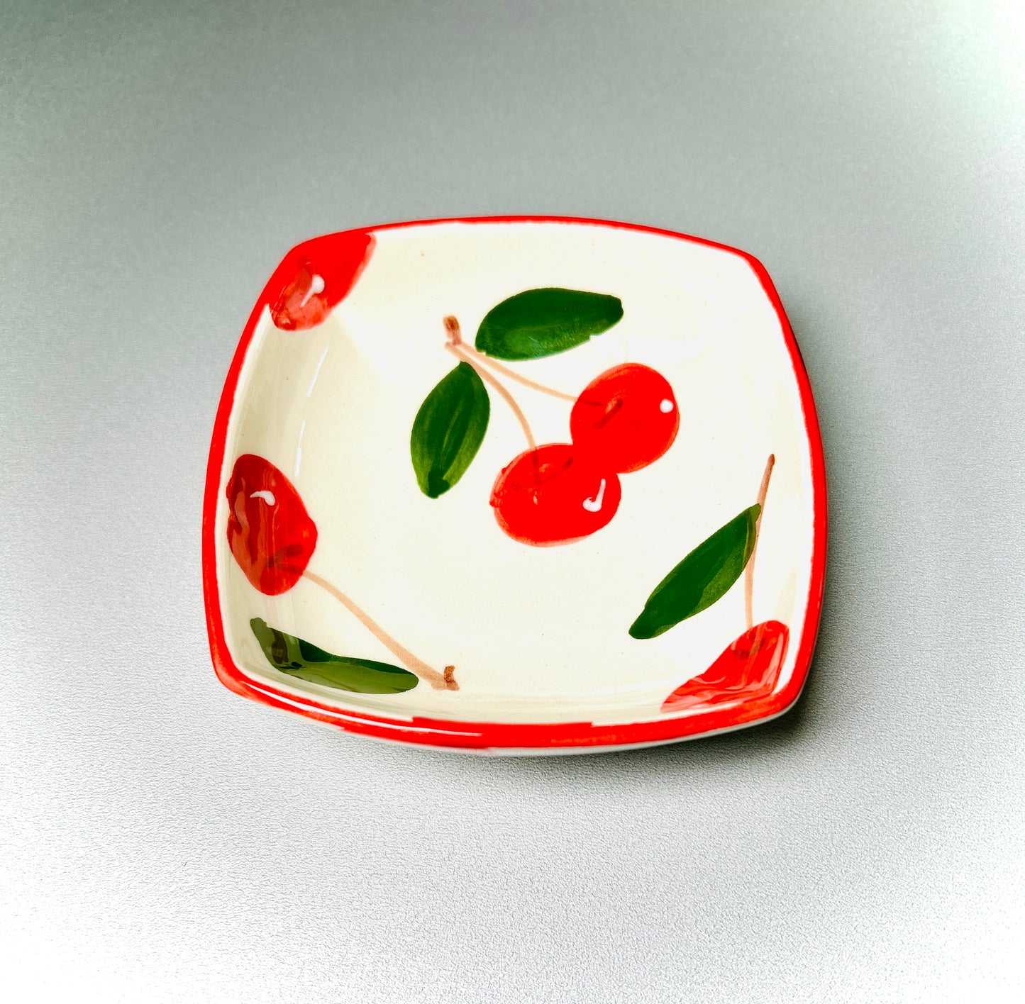 Snackschale quadratisch "Früchtchen" –  rote Kirschen" (Länge: 11 cm Breite: 11 cm Höhe: 3 cm)
