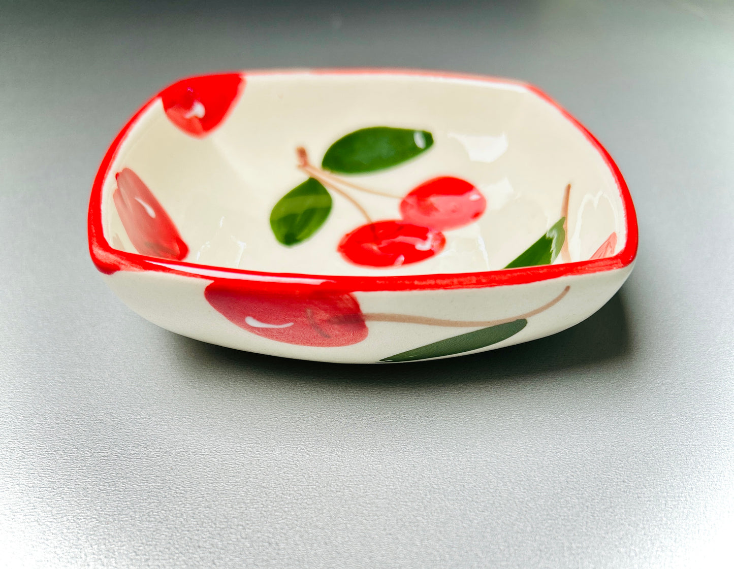 Snackschale quadratisch "Früchtchen" –  rote Kirschen" (Länge: 11 cm Breite: 11 cm Höhe: 3 cm)