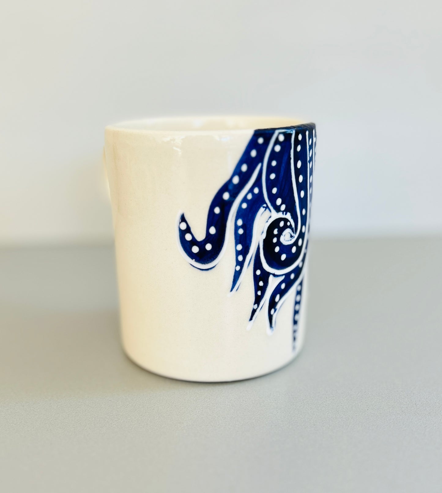 Kaffeetasse blau "Paulchen die Krake" (Ø 8,5 cm  Höhe: 9,5 cm)