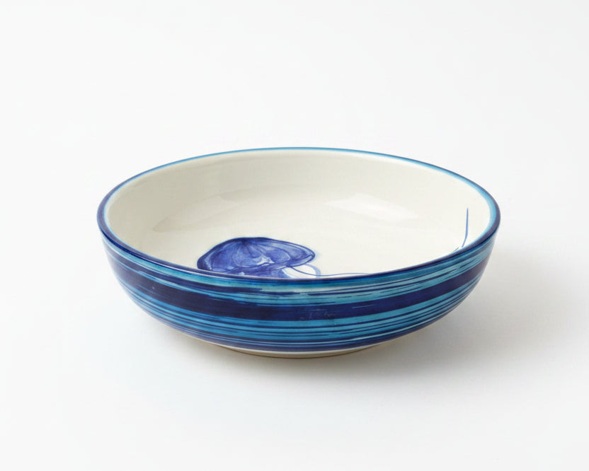 Schale "Wilma die Quallenlady" (Ø 23 cm, 6 cm Höhe, außen blau)