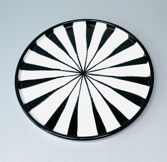 Flacher Teller mit Rand"Schwarz & Weiß" (Ø 26 cm)