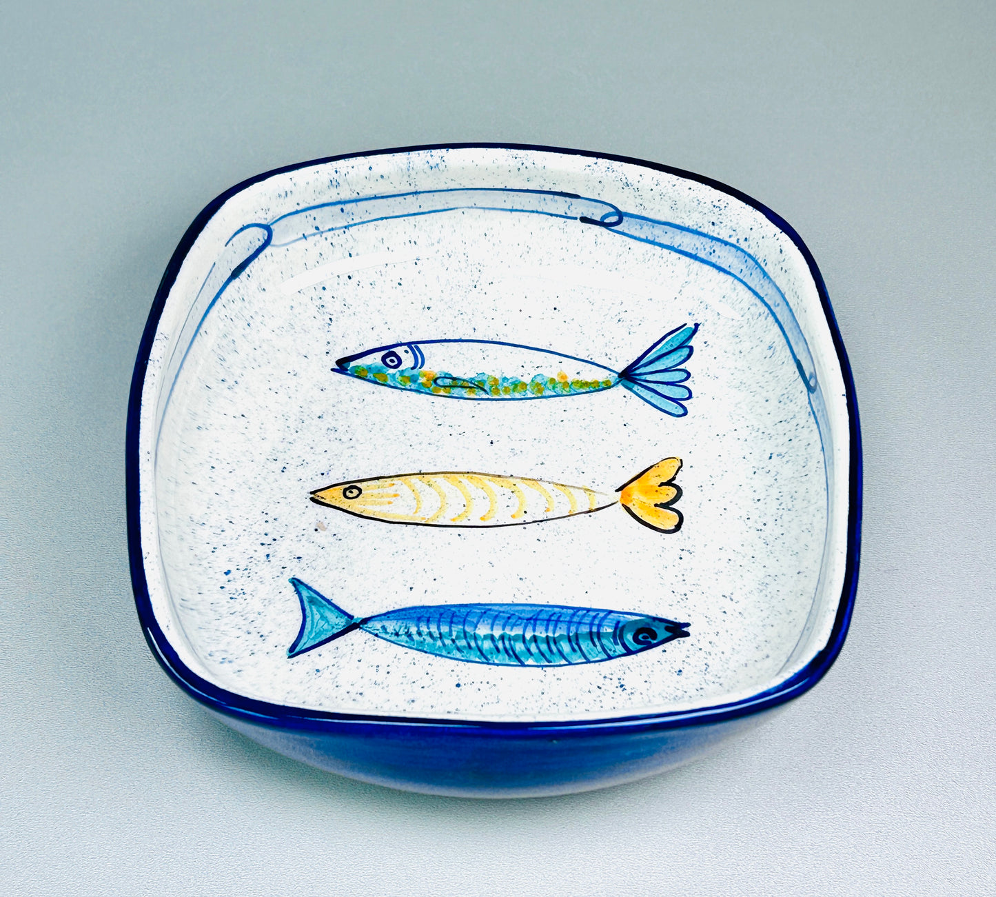 Teller tief/Schale quadratisch "Sardinen" (Länge + Breite: 21 cm, Höhe: 7 cm)