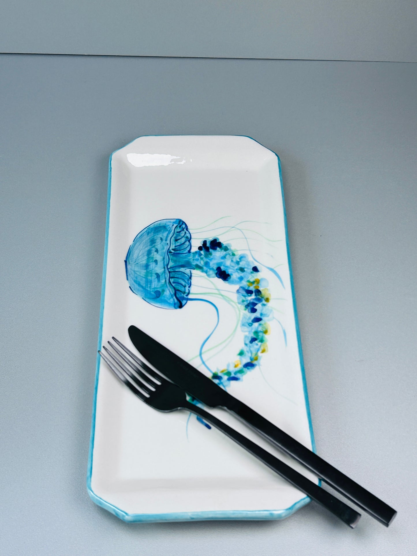 Servierplatte eckig / länglicher Teller "Wilma die Quallenlady", Rand türkis (36 cm x 16cm)