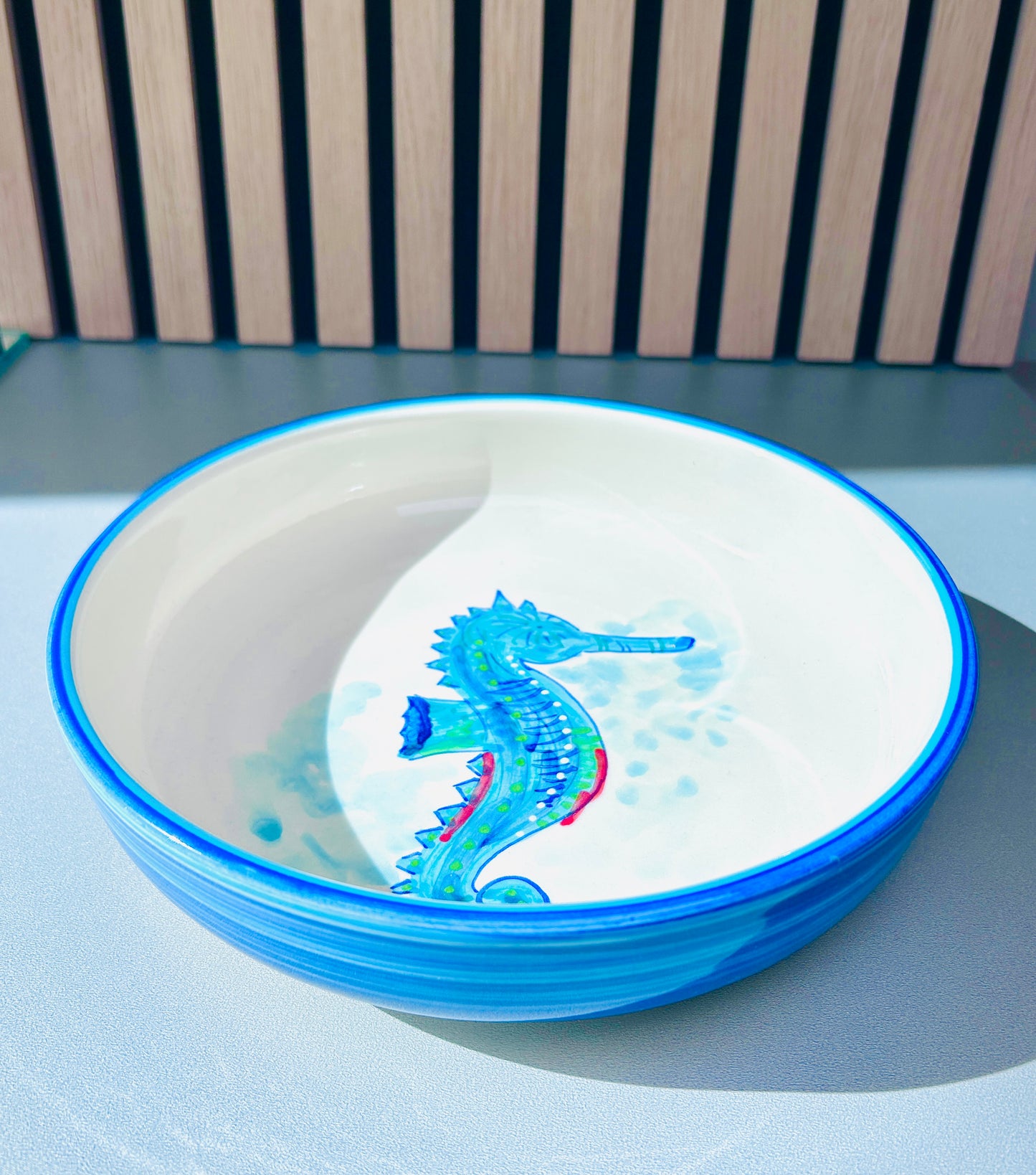 Schale "Seepferdchen Mike", außen blau (Ø 23 cm Höhe: 6 cm)