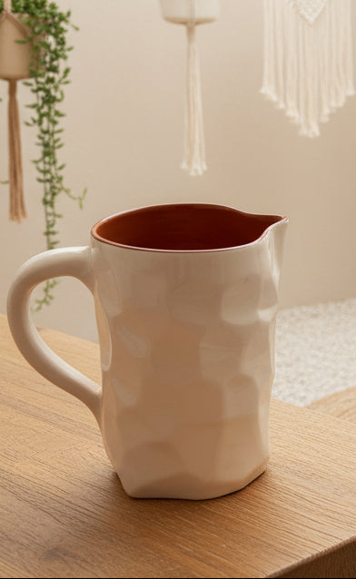 Handgefertigte Keramikkaraffe – Facettenstruktur mit Terrakottarand 1 l · Höhe 17 cm