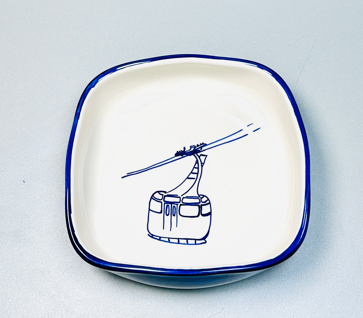 Teller tief/Schale quadratisch, runde Ecken "Berggondel" (Länge + Breite: 23 cm, Höhe: 5 cm)