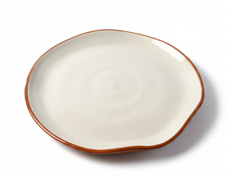 Keramikteller – organische Form mit Terrakottarand Ø 23 cm ·  unregelmäßige Naturform