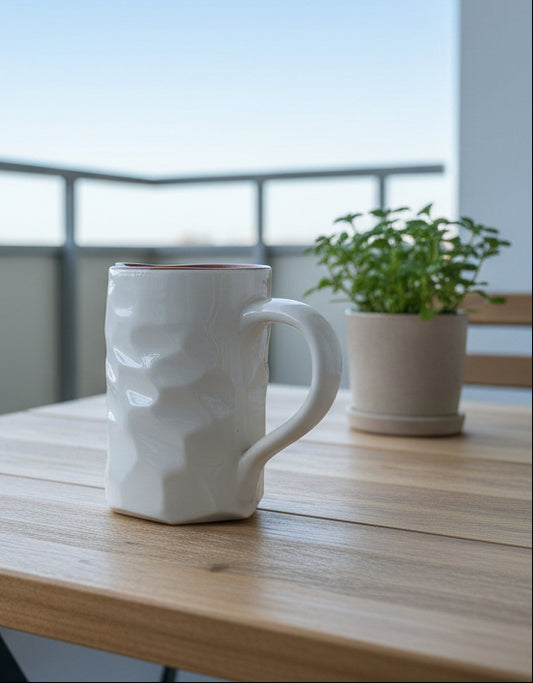 Handgefertigte Keramikkaraffe – Facettenstruktur mit Terrakottarand 1 l · Höhe 17 cm