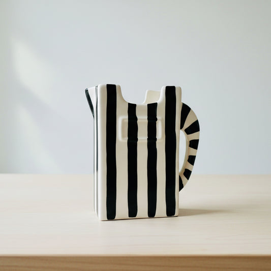Karaffe "Schwarz & Weiß" (Höhe: 18 cm x Breite: 16 cm)