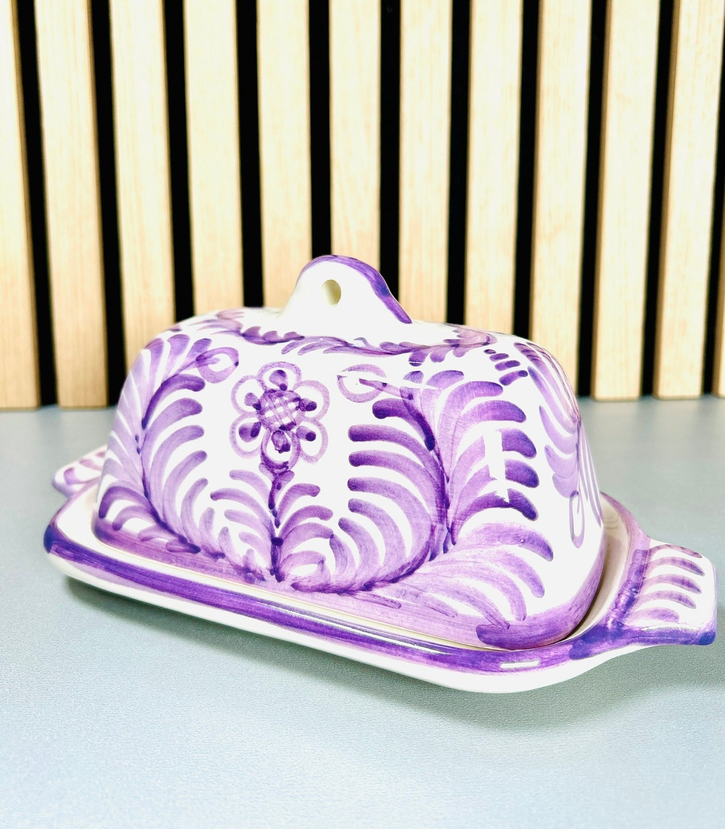 Butterdose " Blumen von Granada" lila/weiß (Länge: 19,5 cm Breite: 13,5 cm Höhe: 11 cm)