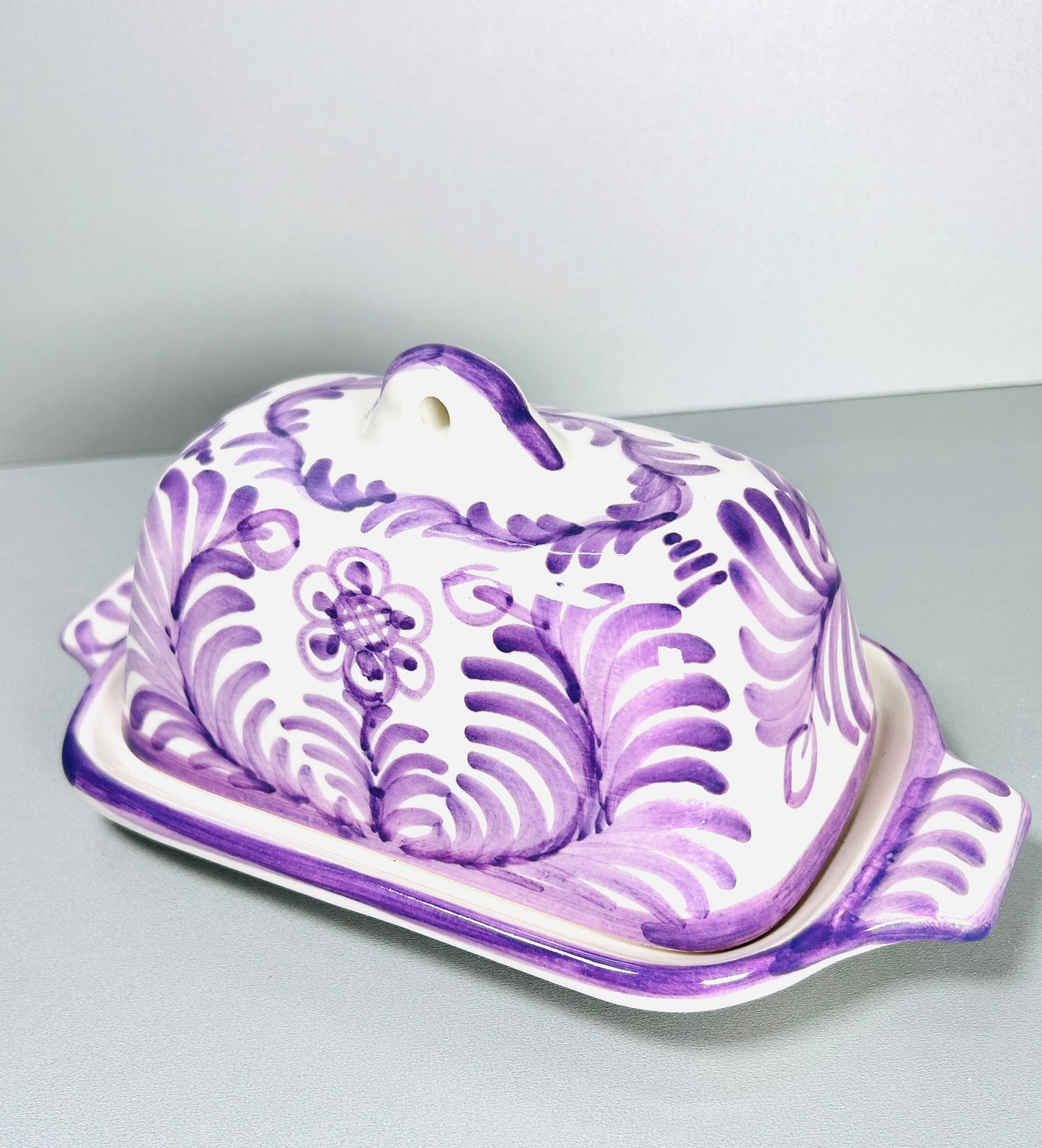 Butterdose " Blumen von Granada" lila/weiß (Länge: 19,5 cm Breite: 13,5 cm Höhe: 11 cm)