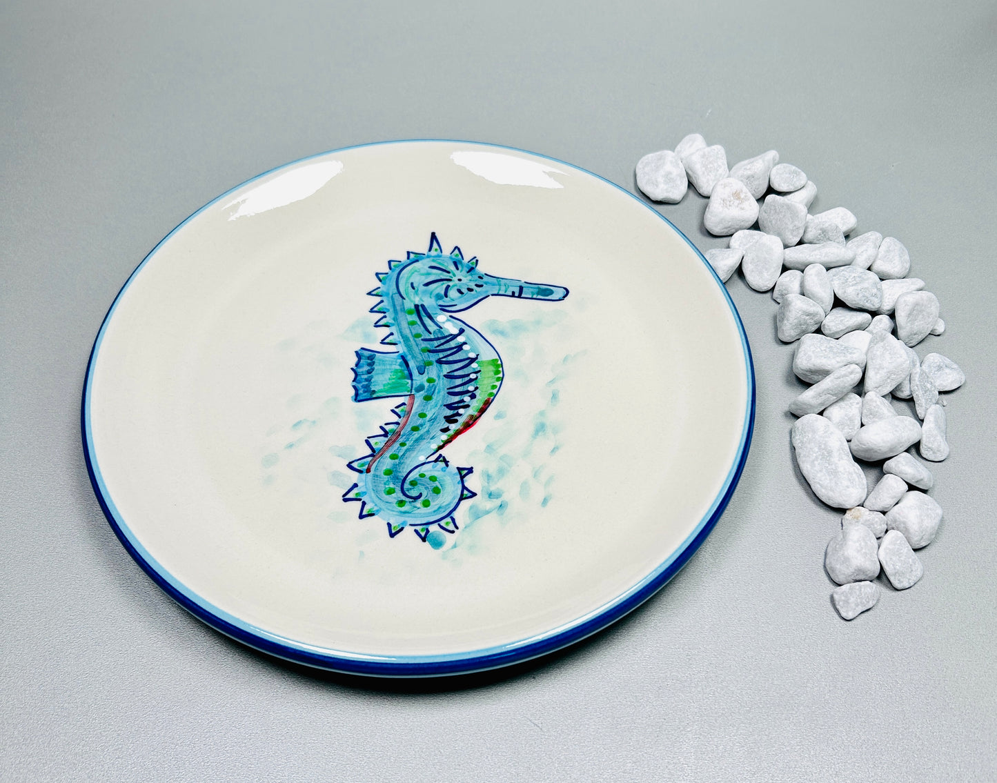 Teller flach, "Seepferdchen Mike", Rand in blau (Ø 26 cm)