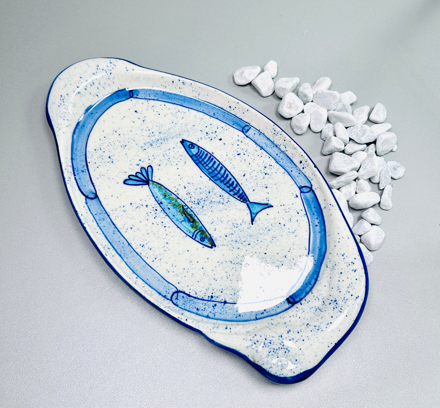 Servierplatte "Sardinen", außen blau (Länge: 37 cm  Breite: 21 cm)