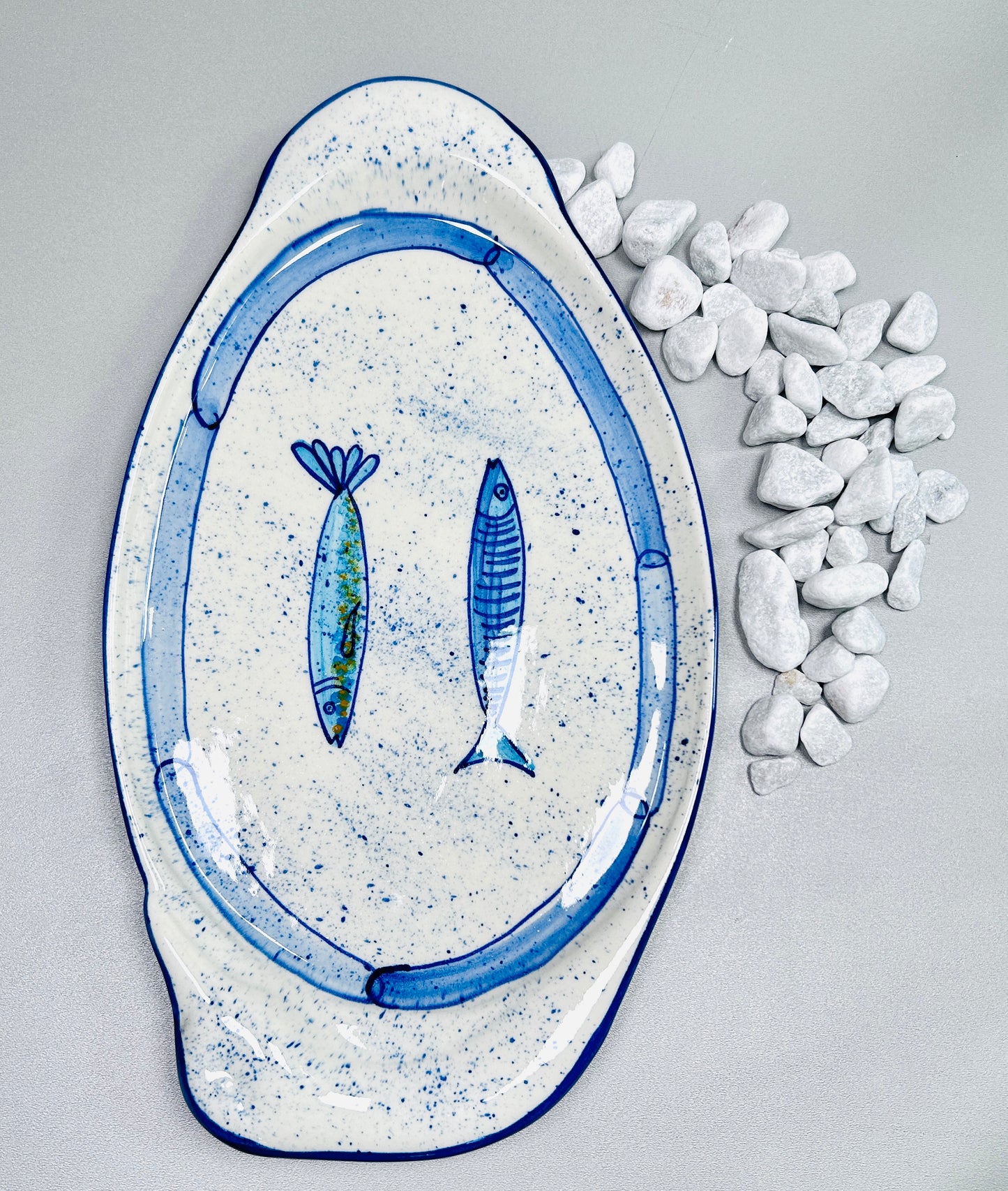 Servierplatte "Sardinen", außen blau (Länge: 37 cm  Breite: 21 cm)